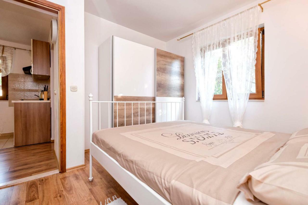 Apartmani Zlataric Stari Grad  Exterior foto